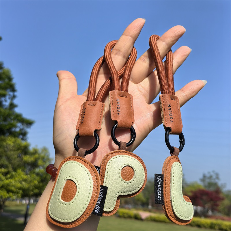A ถึง Z หนังเริ่มต้นพวงกุญแจ B - Monogram Keychain Leather บทวิจารณ์และราคา