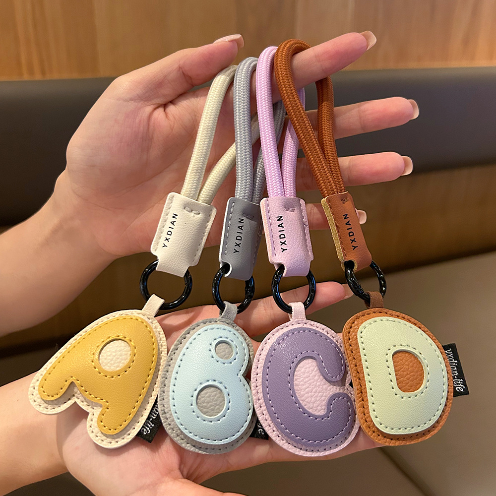 A ถึง Z หนังเริ่มต้นพวงกุญแจ B - Monogram Keychain Leather บทวิจารณ์และราคา
